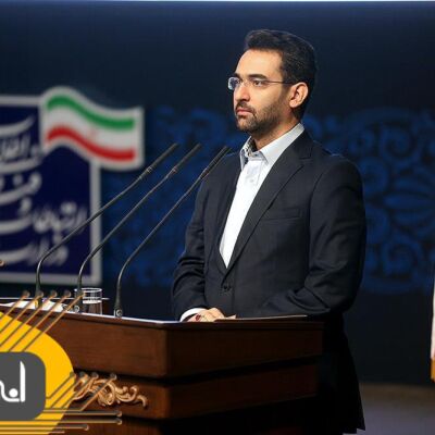 آذری جهرمی : اگر خود را با تحولات شگرف بلاک چین همراه نکنیم، بازنده خواهیم بود