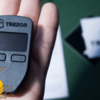 نقد و بررسی تخصصی کیف پول سخت افزاری ترزور (Trezor)